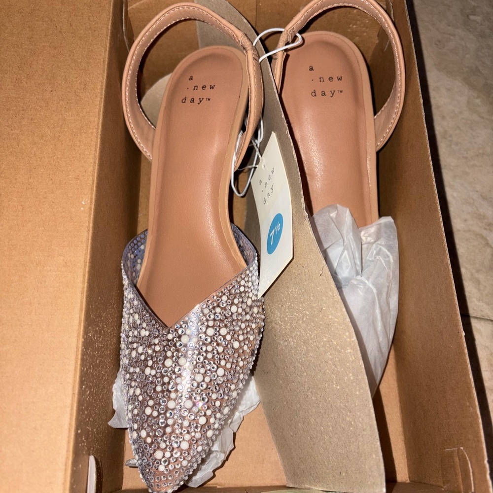 NWT Isabel heels/wedges size 7.5